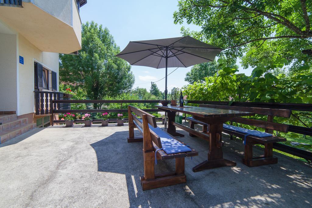 Apartmant & Room Bruna Dreznik Grad Екстер'єр фото
