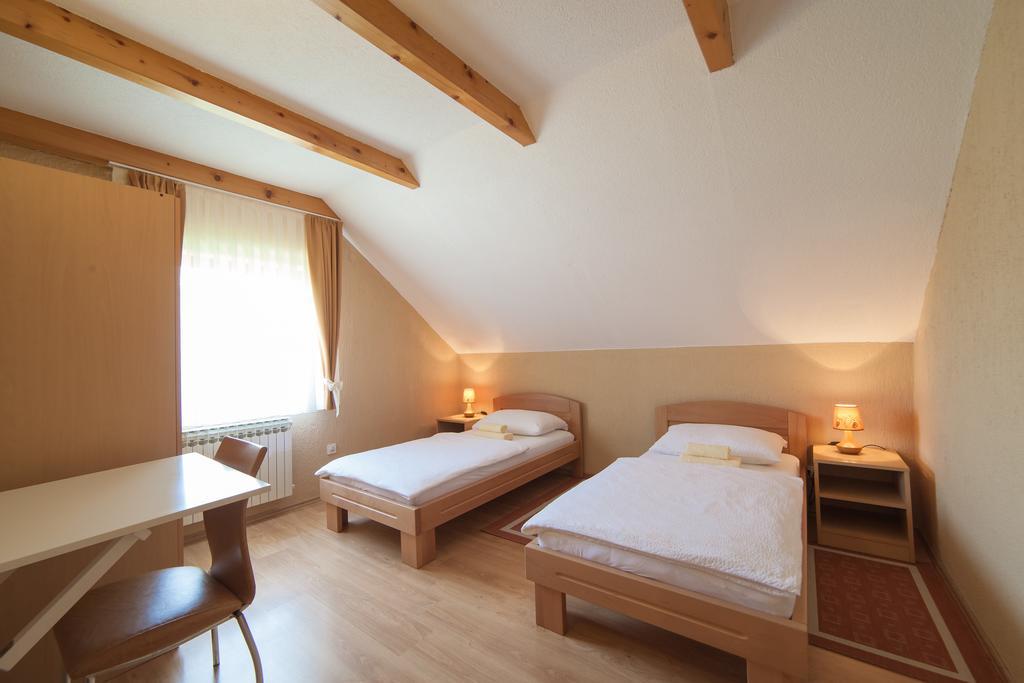Apartmant & Room Bruna Dreznik Grad Екстер'єр фото