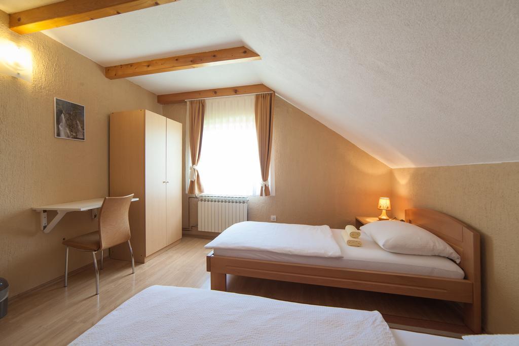 Apartmant & Room Bruna Dreznik Grad Екстер'єр фото