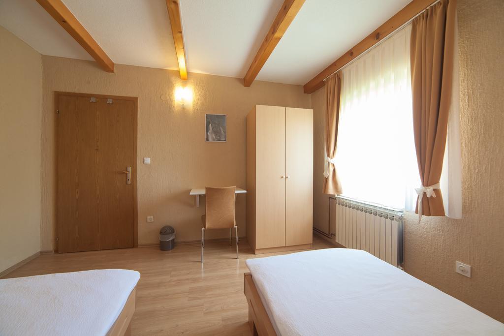 Apartmant & Room Bruna Dreznik Grad Екстер'єр фото